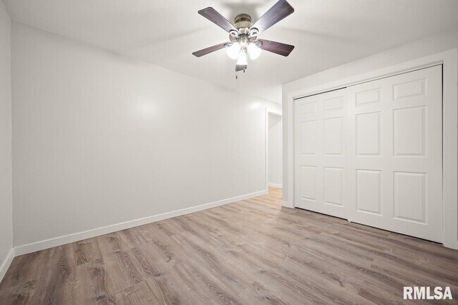 Building Photo - 6822 N Kimberly Dr