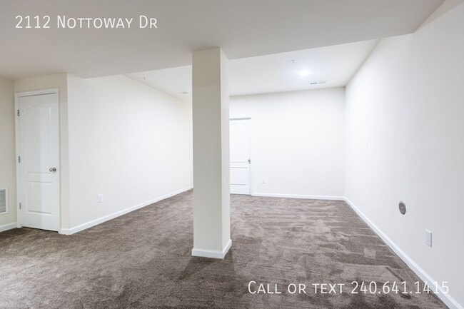Building Photo - 2112 Nottoway Dr