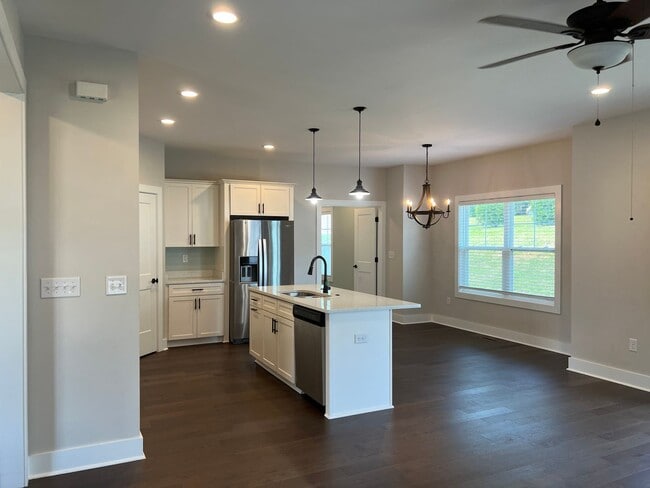 Building Photo - 12 Sycamore Ridge W