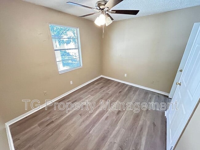 Building Photo - 467 Lombard St