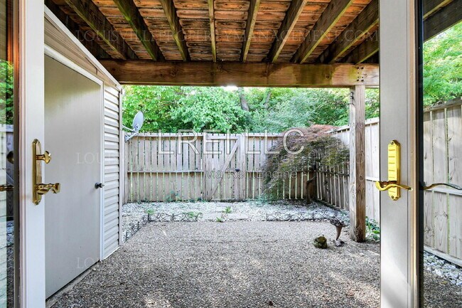 Building Photo - 4105 Stoneview Dr