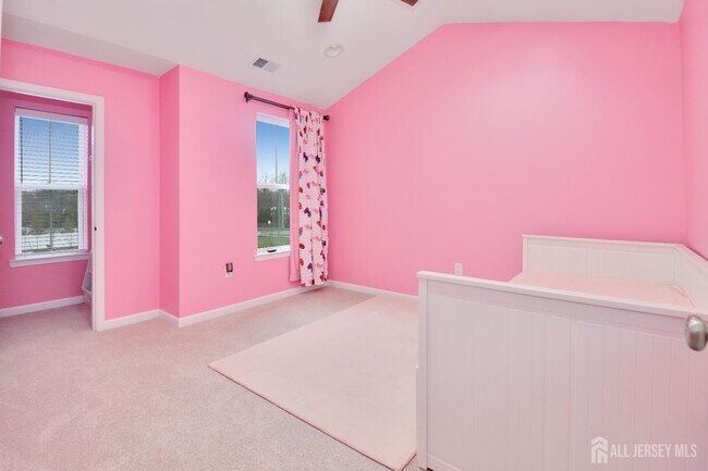 Building Photo - 9 Clover Ln
