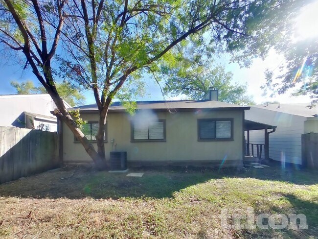 Building Photo - 4111 Sunrise Crest Dr