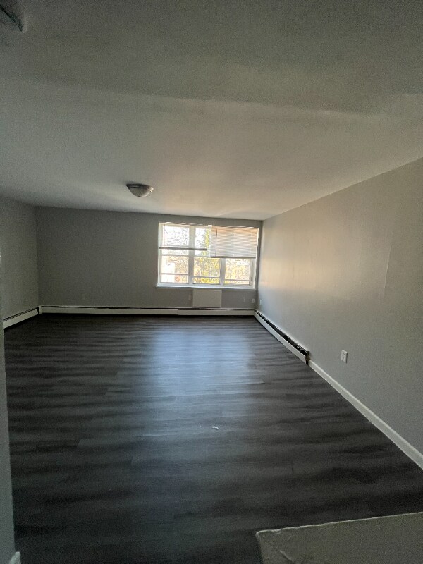 Building Photo - 887 Asylum Ave