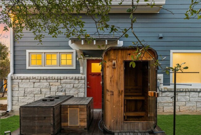 Building Photo - 13420 Trail Driver St