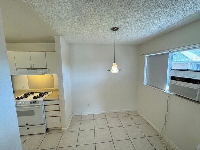 Building Photo - 1 bedroom, 1 bath, 1 assigned parking at t...