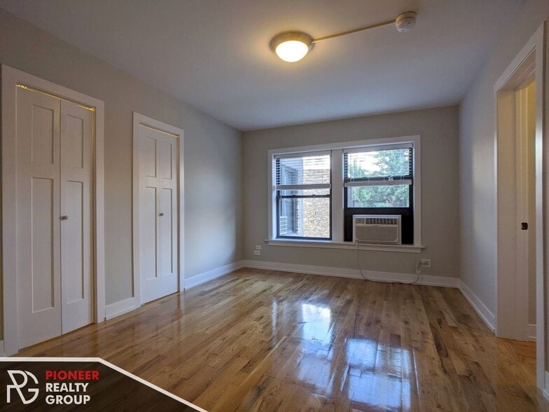 Building Photo - 711 W Belmont Ave