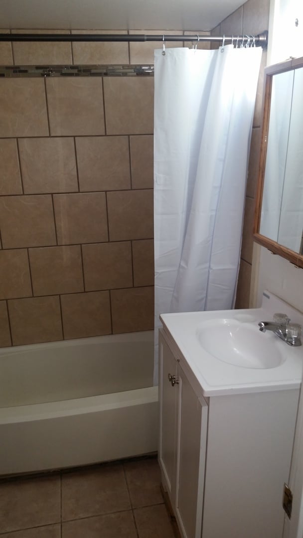 Building Photo - 2 Bedroom 1 bath house