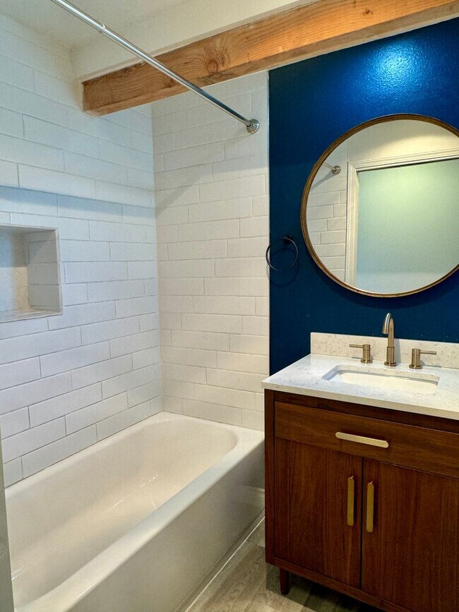 Building Photo - The perfect Old Town Poulsbo VIEW Bungalow...