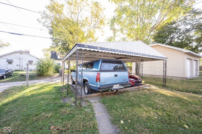 Building Photo - 915 N Drexel Ave