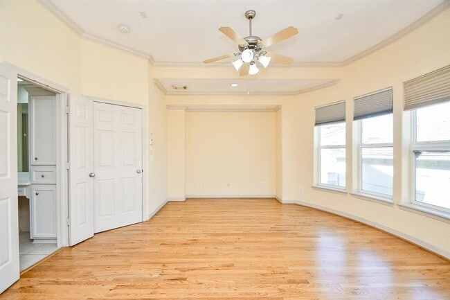Building Photo - 1515 Hyde Park Blvd