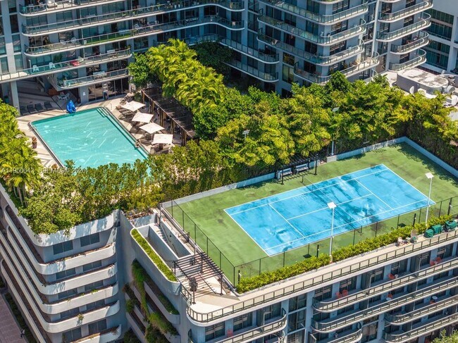 Building Photo - 121 NE 34th St