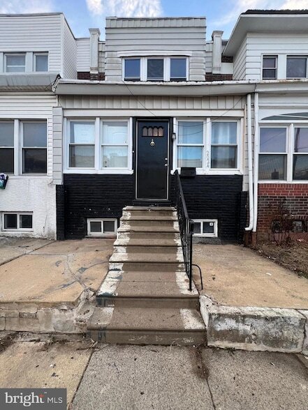 Building Photo - 2024 Bonaffon St