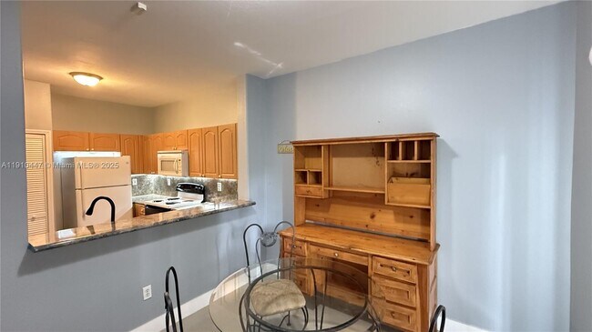 Building Photo - 1692 SE 29th Ct