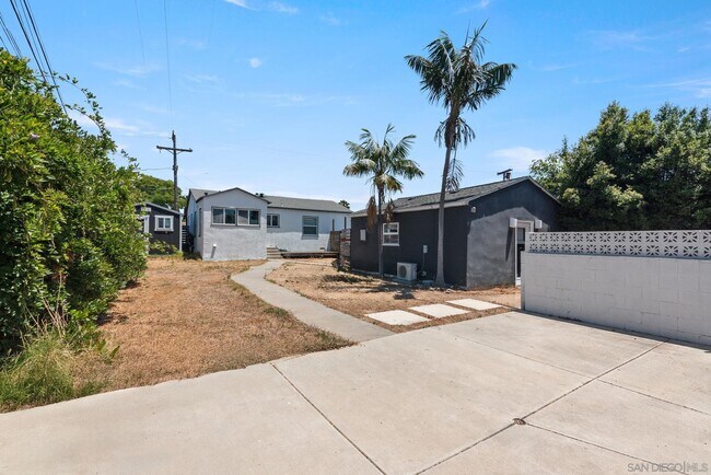 Building Photo - 2548 Violet St