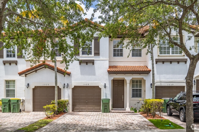 Building Photo - Villa Portofino East