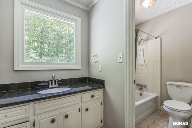 Building Photo - Spacious 5BR House in Marietta