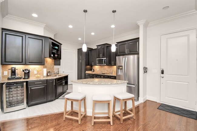 Building Photo - 2120 Kipling St