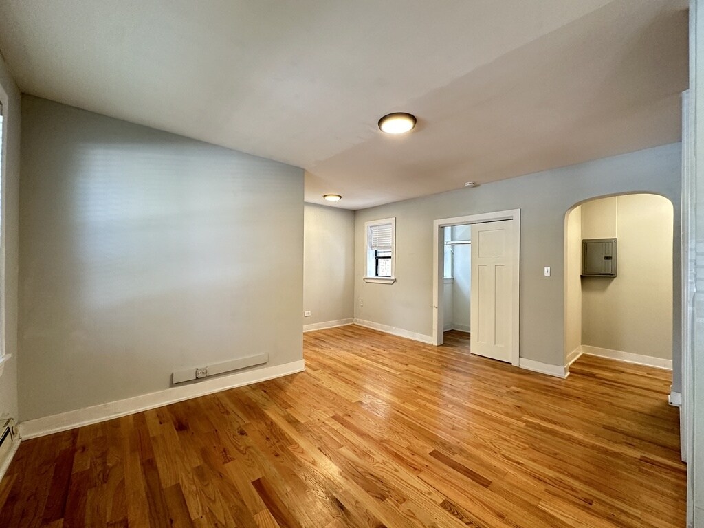 Building Photo - 4530 N Damen Ave