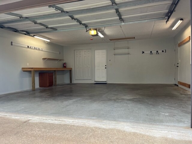 Oversized 2 car garage - 1004 S Dogwood St