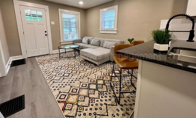 Building Photo - 5128 Primrose Ave