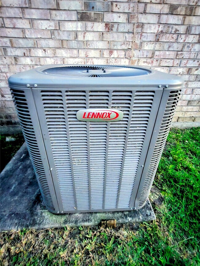 Building Photo - 3632 Richmont Ct