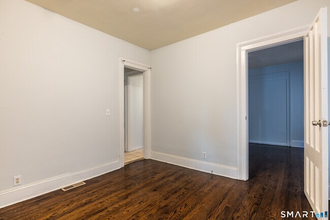 Building Photo - 1995 Main St