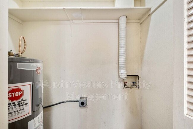 Building Photo - 200 Concho St