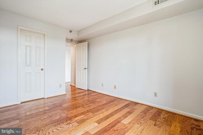 Building Photo - 2400 Clarendon Blvd