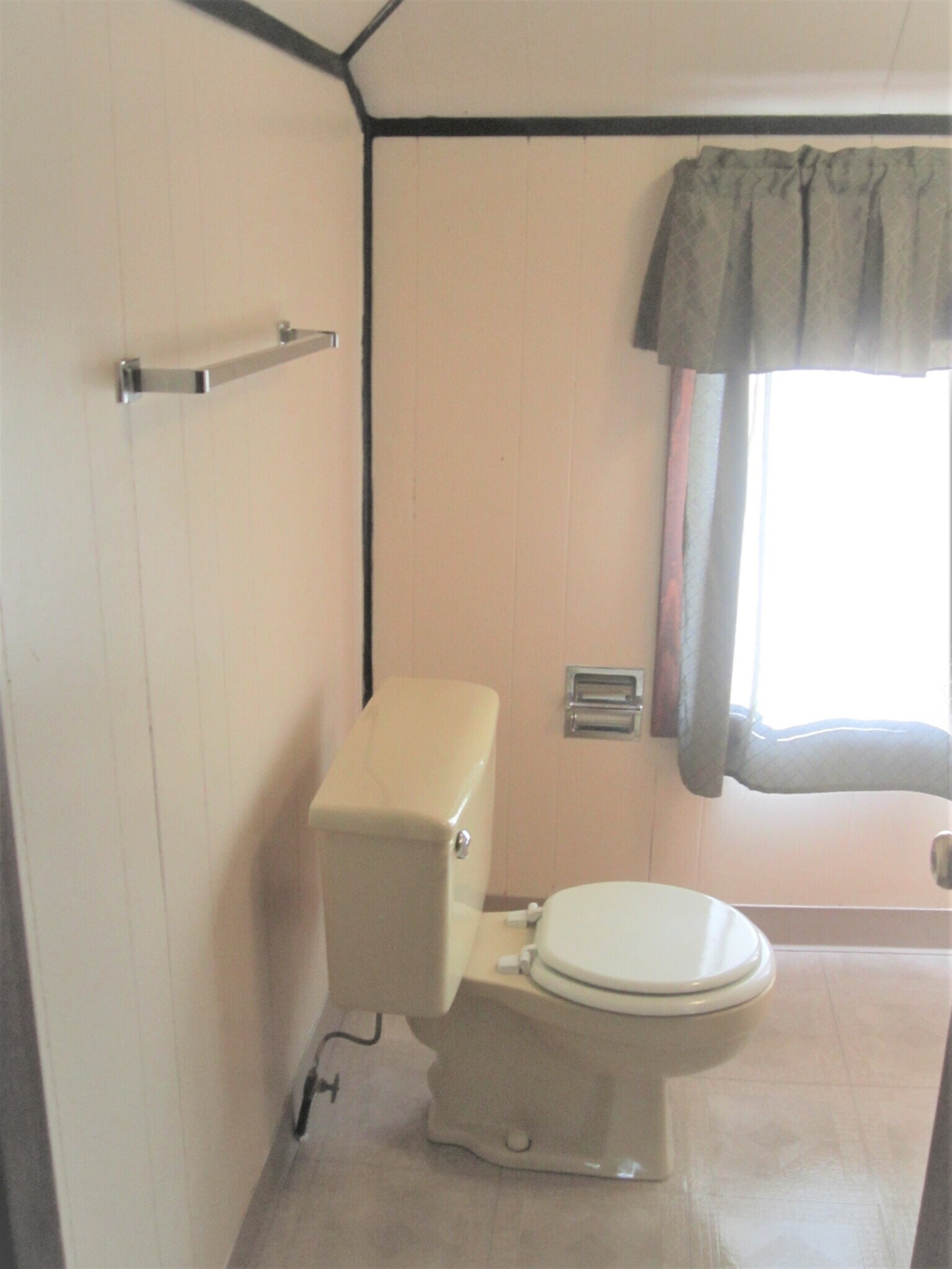 Building Photo - 2421 Beechwood Blvd