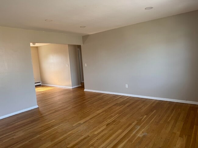 Building Photo - 54 Brighton Ave