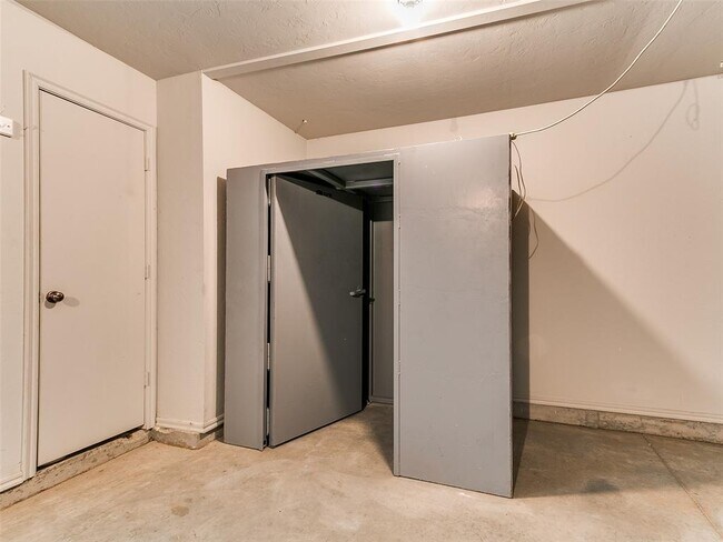 Building Photo - 8401 NW 107th St