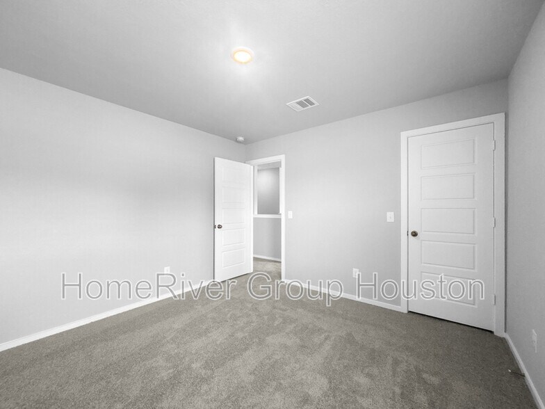 Building Photo - 632 Levine Ct