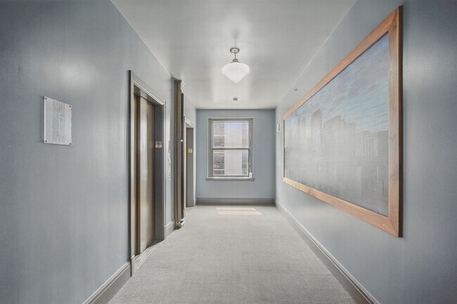 Building Photo - 400 Walnut St