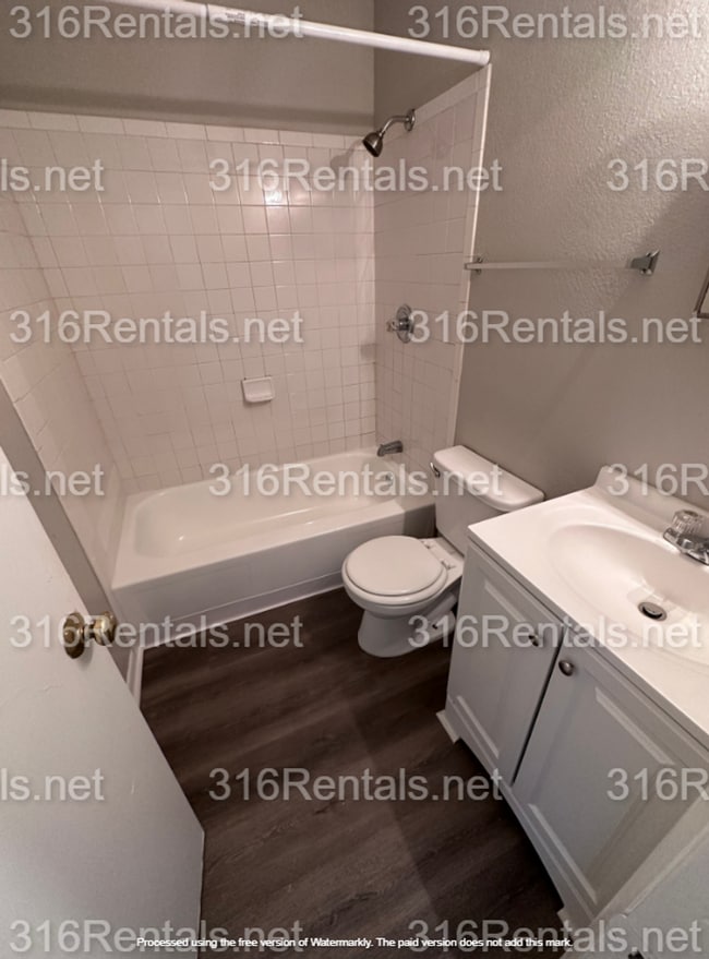 Building Photo - $675 - Accepting SECTION 8/ Housing Voucher 2 bedroom / 1 bathroom - Newly remodeled Apartment
