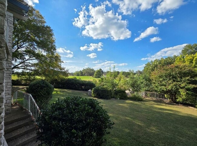 Building Photo - FOR LEASE!!