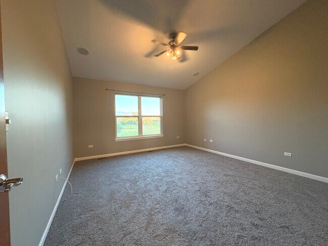 Building Photo - 1635 S Candlestick Way