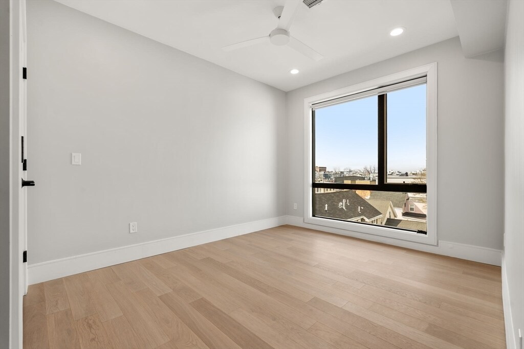 Building Photo - 148 W 9th St