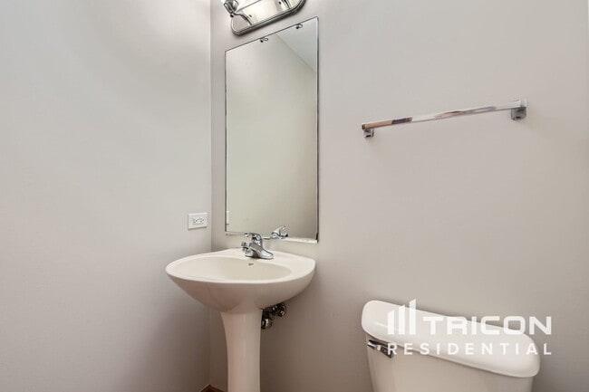 Building Photo - 3501 Stone Creek Dr