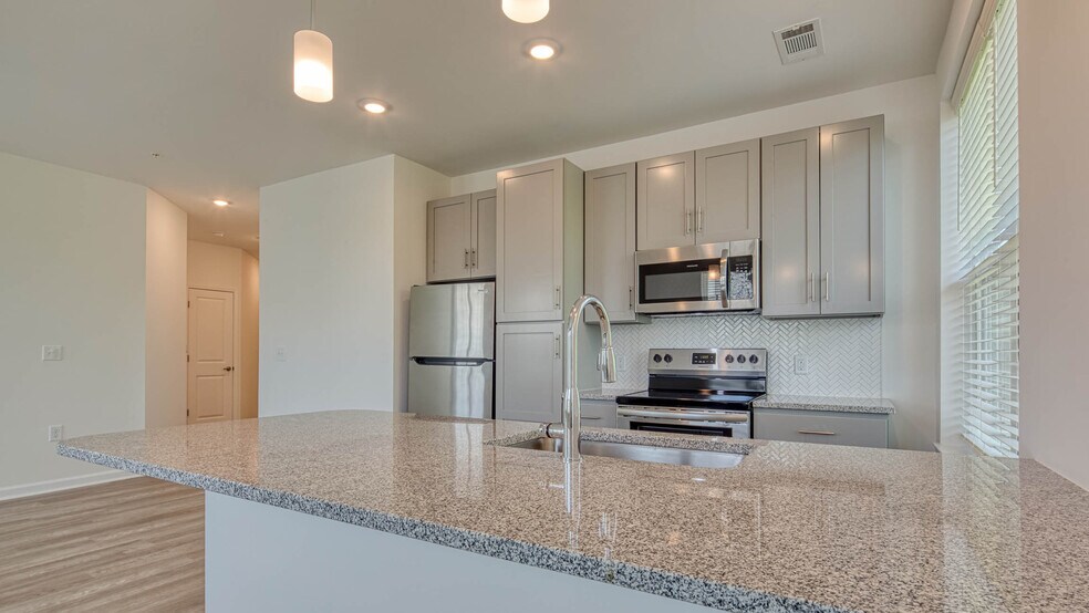 Commonwealth 5401 Commonwealth Centre Pky Midlothian VA 23112