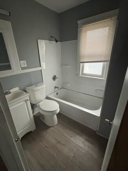 Building Photo - 12617 Griffing Ave