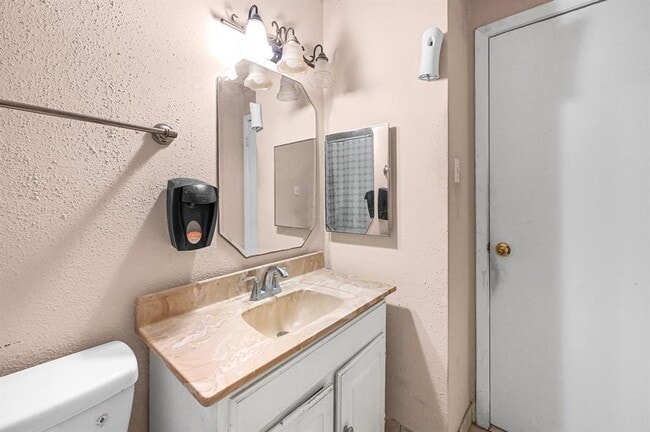 Building Photo - 8829 Carousel Ln