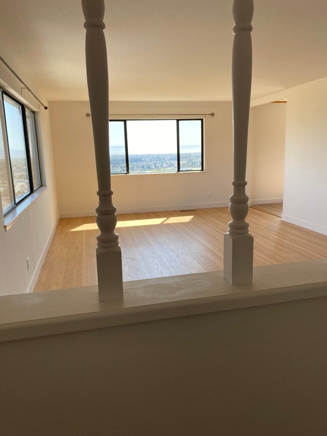 Primary Photo - 2122 Pico Pl
