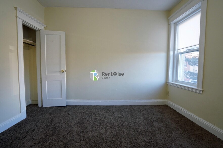 Building Photo - 68 Woodstock Ave