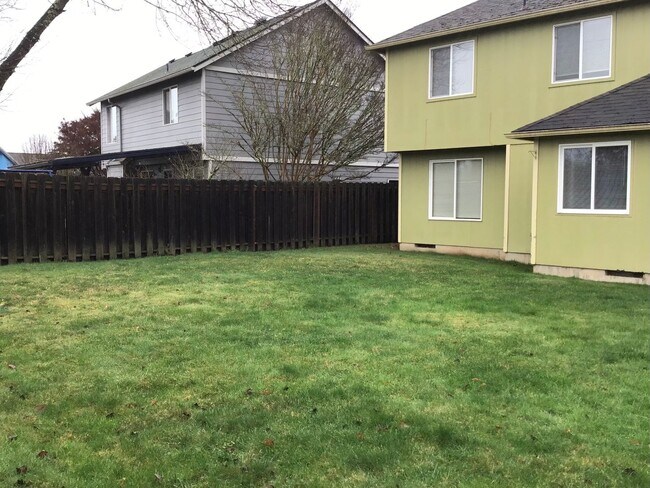Building Photo - 3012 NE Glacier Way
