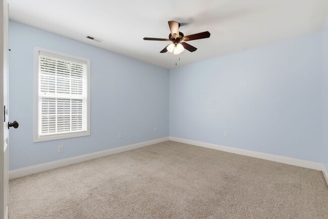 Building Photo - 80 Valor Cir