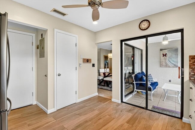 Building Photo - 4866 Dovewood Cir