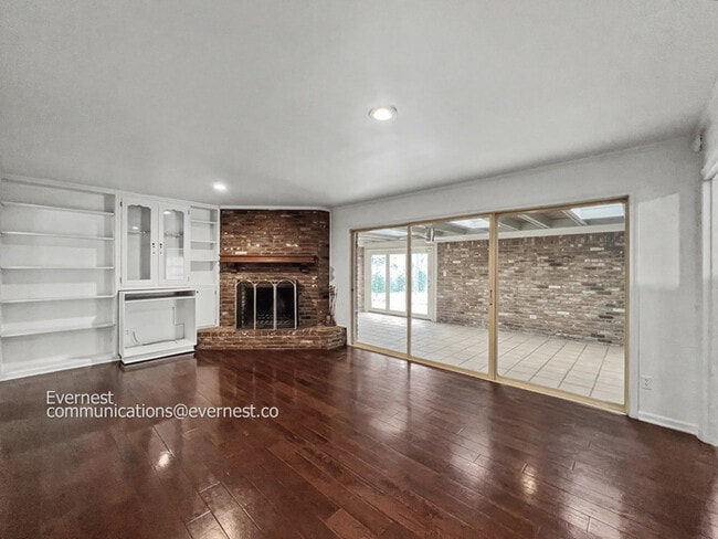 Building Photo - Beautiful 4-Bedroom Home with Modern Amenities / Pet-Friendly / Available Now!