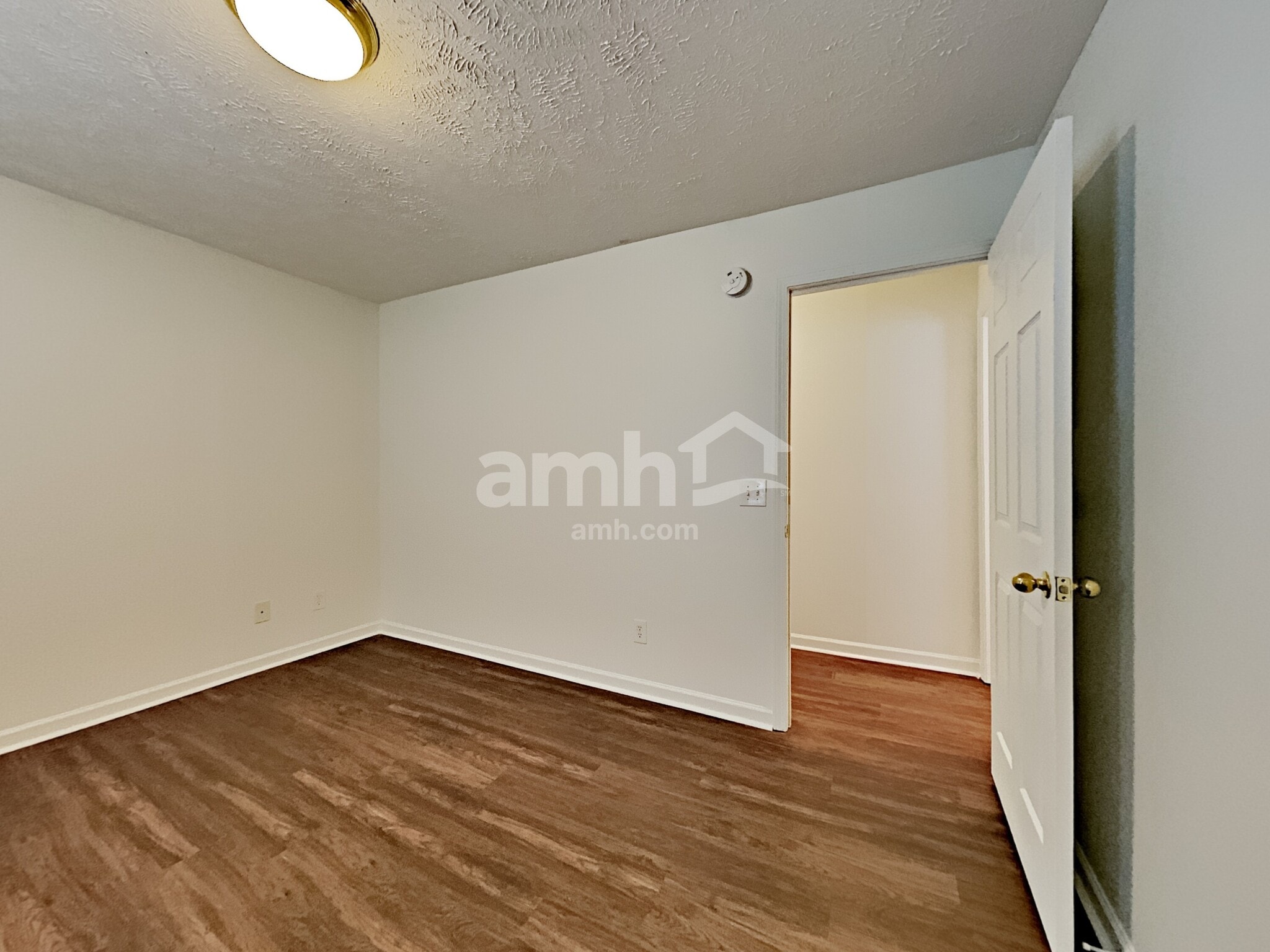 Building Photo - 3001 Mesquite Dr