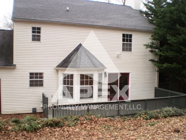 Building Photo - Spacious 3 Bd - 2.5 Ba  Cottage Style 2-St...